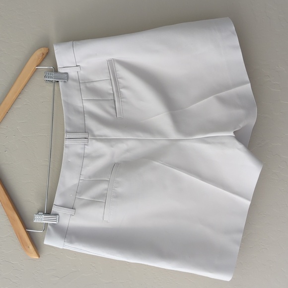 WHBM tailored dress shorts - Picture 5 of 11